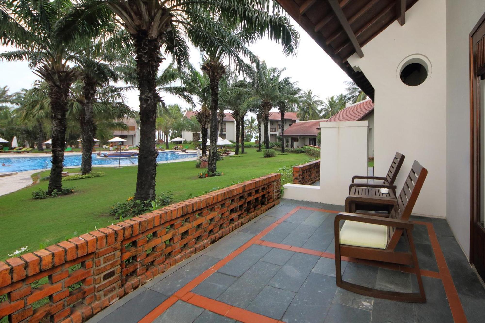 منتجع وسبا بالم غاردن بيتش هوي ان المظهر الخارجي الصورة A view of the pool from a room at the resort