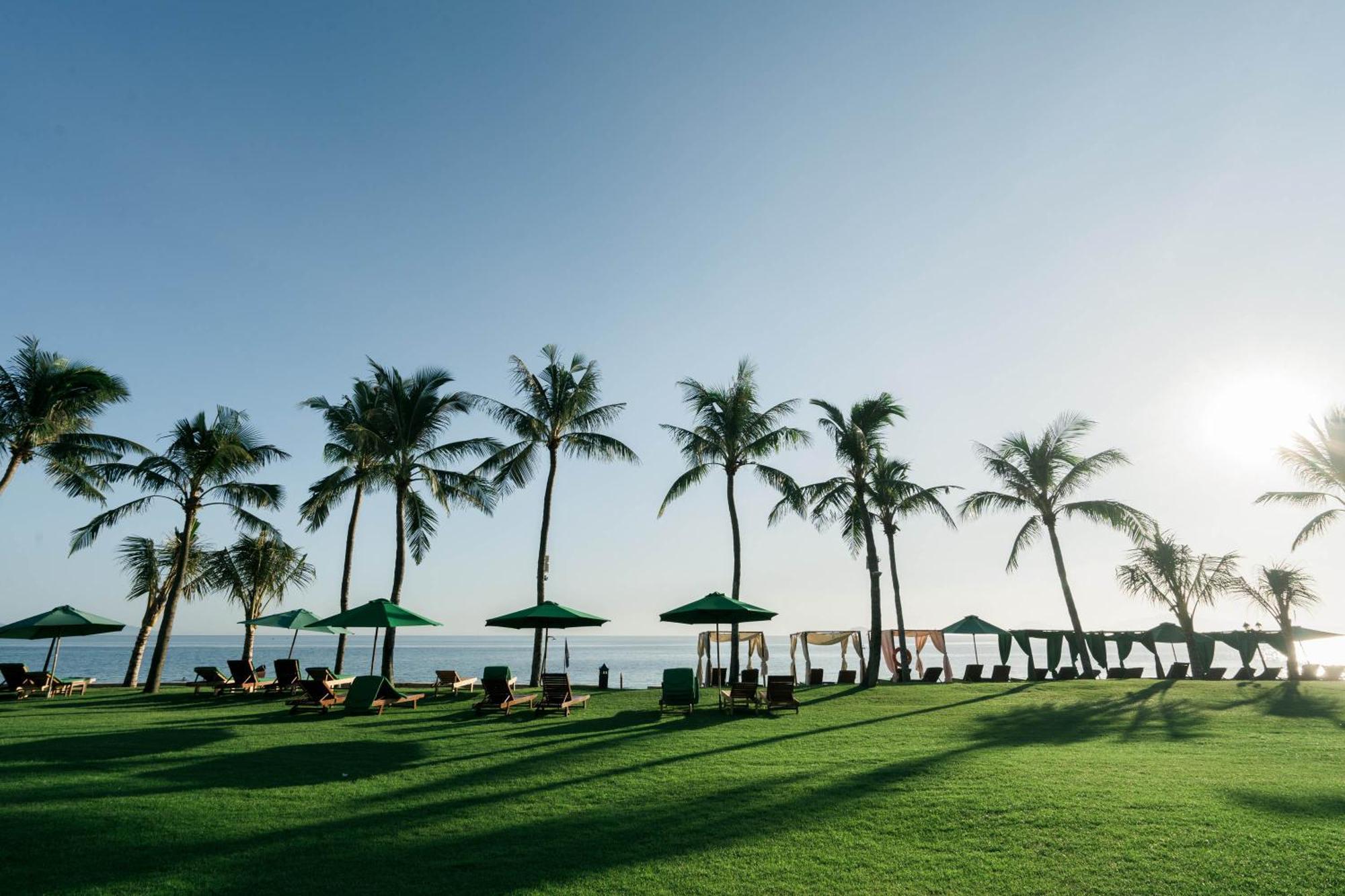 منتجع وسبا بالم غاردن بيتش هوي ان المظهر الخارجي الصورة The beach at the InterContinental Hotel