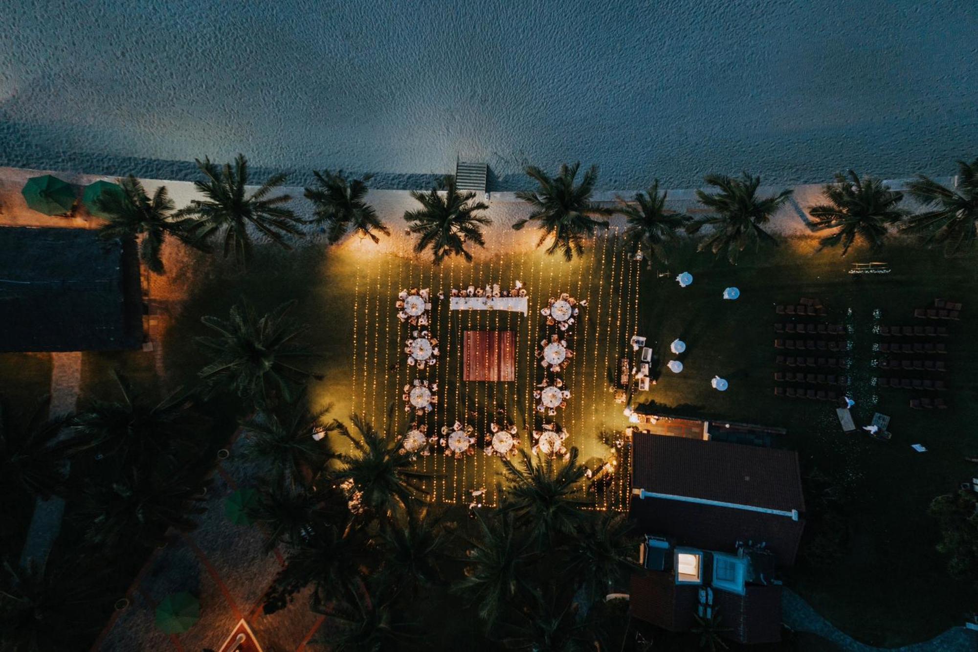 منتجع وسبا بالم غاردن بيتش هوي ان المظهر الخارجي الصورة Aerial view of the house at night