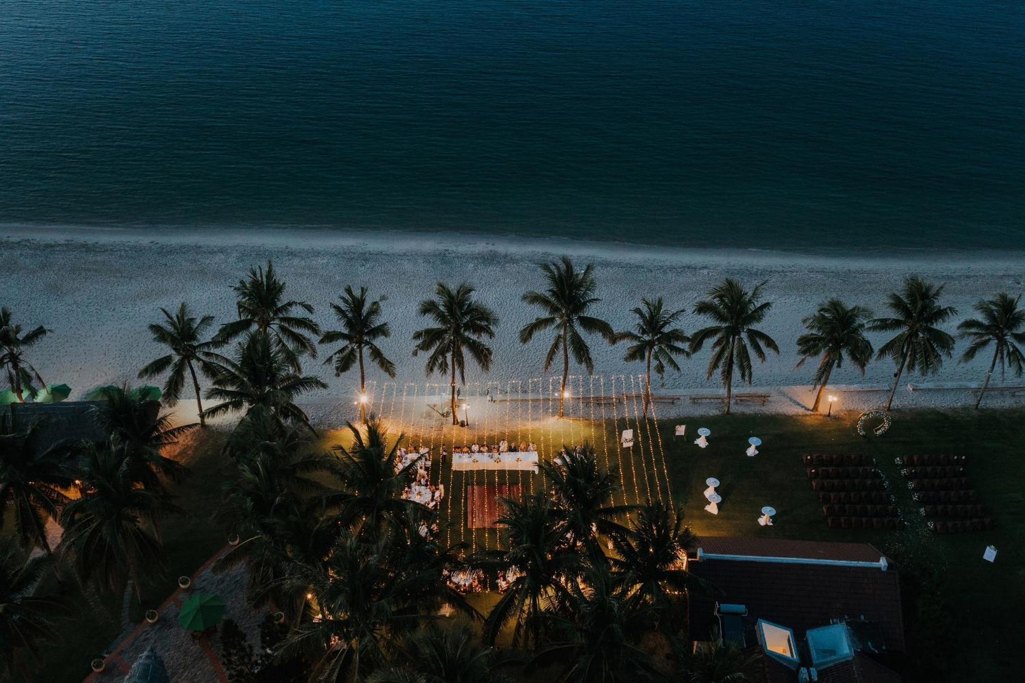 منتجع وسبا بالم غاردن بيتش هوي ان المظهر الخارجي الصورة Aerial view of the beach at night